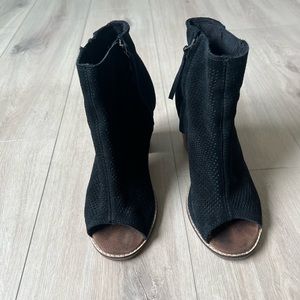 Toms Majorca Suede Peep Toe Bootie
